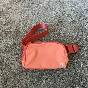 Lululemon Everywhere Belt Bag - Orange Frappe